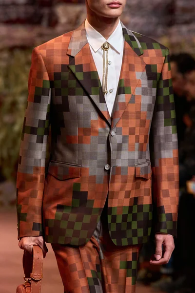 Look 98